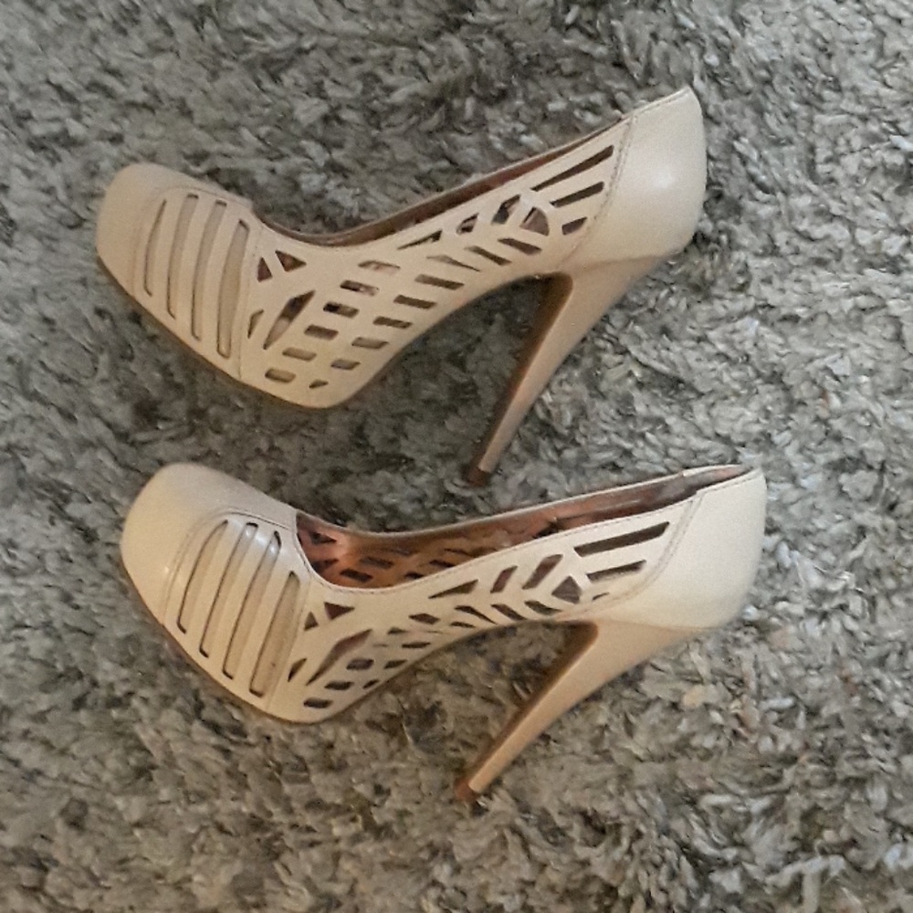 BCBG generation heels
